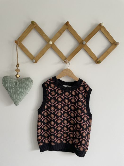 Sweter kamizelka h&m 122/128 wzorek kwiaty brudny róż
