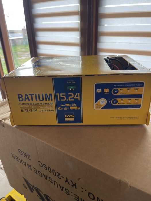 Зарядний пристрий 6/12/24v автоматичний Франція