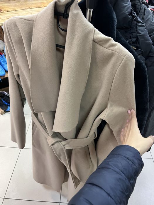 Продам лот жіночого верхнього одягу