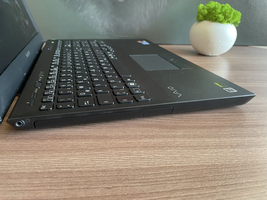 Шикарний ноутбук Sony/FullHD IPS/Core i5/8 GB/SSD+HDD/Radeon 6790