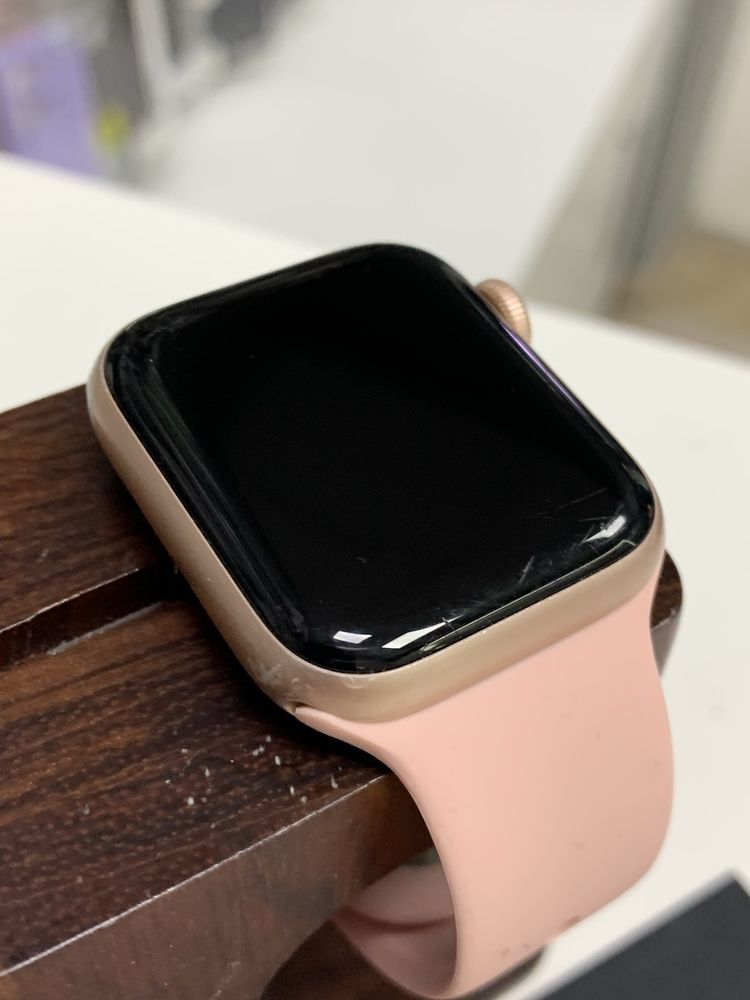 Оригінальні  apple watch series 4 40 mm rose gold
