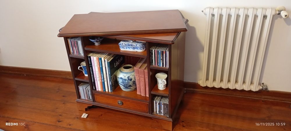 Móvel em cerejeira (loja 8&80)