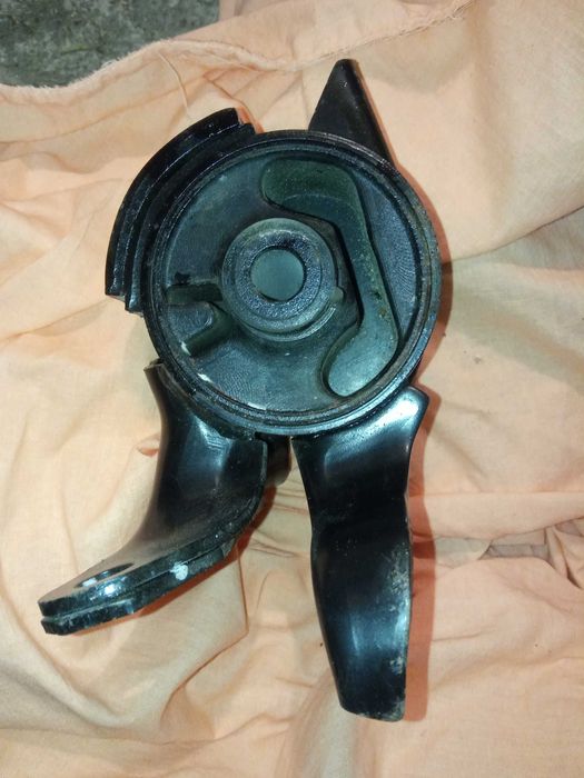 Подушка двигуна ліва Mazda 6 02-07