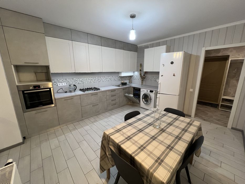 Оренда чотирьох кімнатної двох ярусної квартири по вул Мікльоша