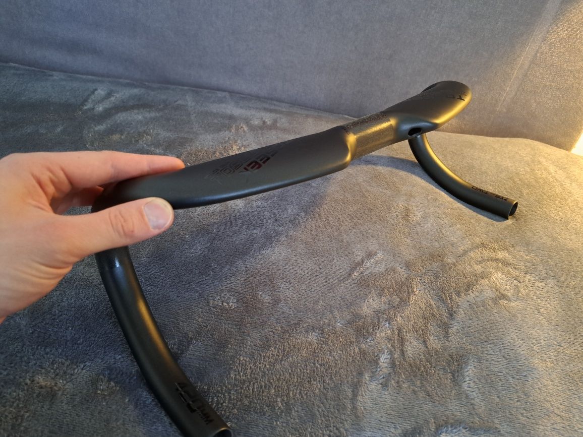 Kaebonowa kierownica Toseek Aero 420/440mm czarna NOWA