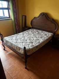 Set de quarto, cama, estrado, mesinha de cabeceira e coleção