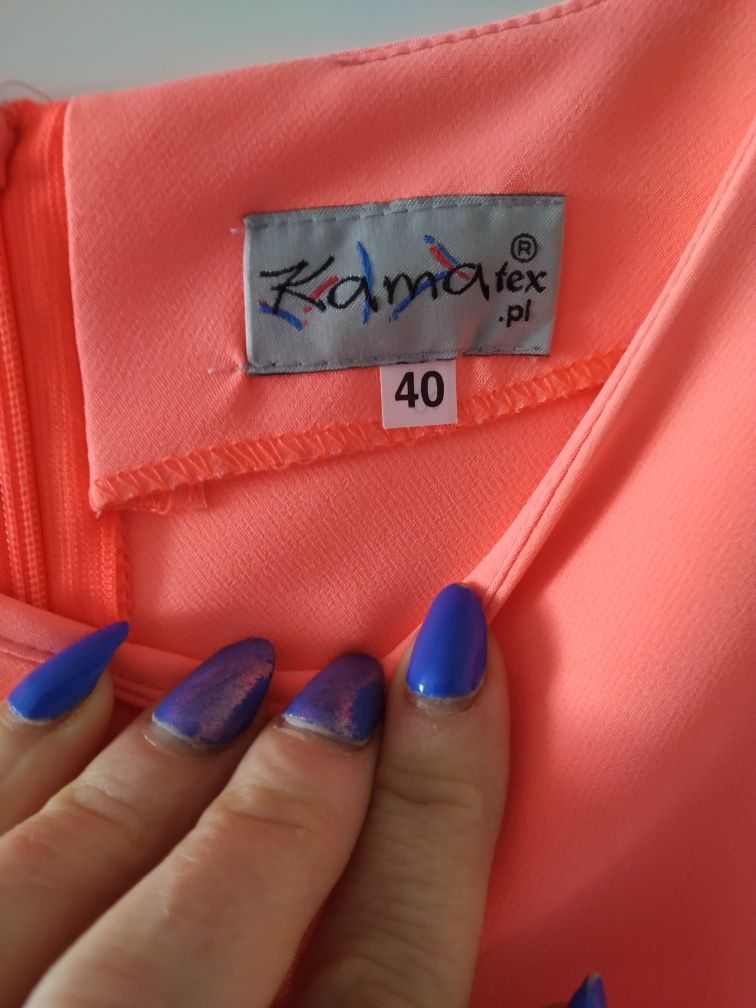 Sukienka neonowa koralowa do kolan, rękaw 3/4