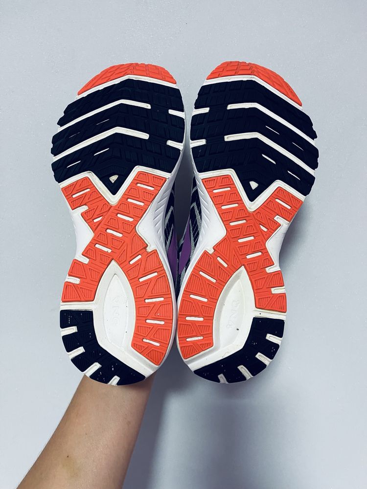 Кросівки жіночі Brooks LAUNCH 6 W 38.5р