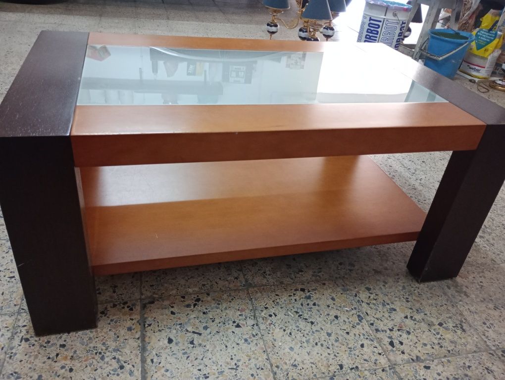 Mesa de centro com vidro bicolor