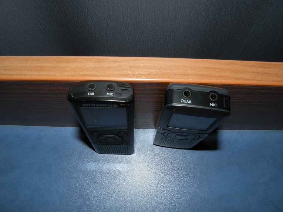 Два фірмових робочих цифрових диктофона