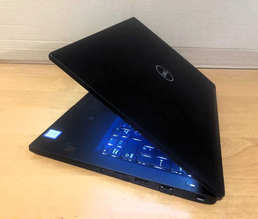 Laptop DELL 7390 Intel® Core™ i7-8th 8GB 256GB SSD USB-C™ FHD podświet