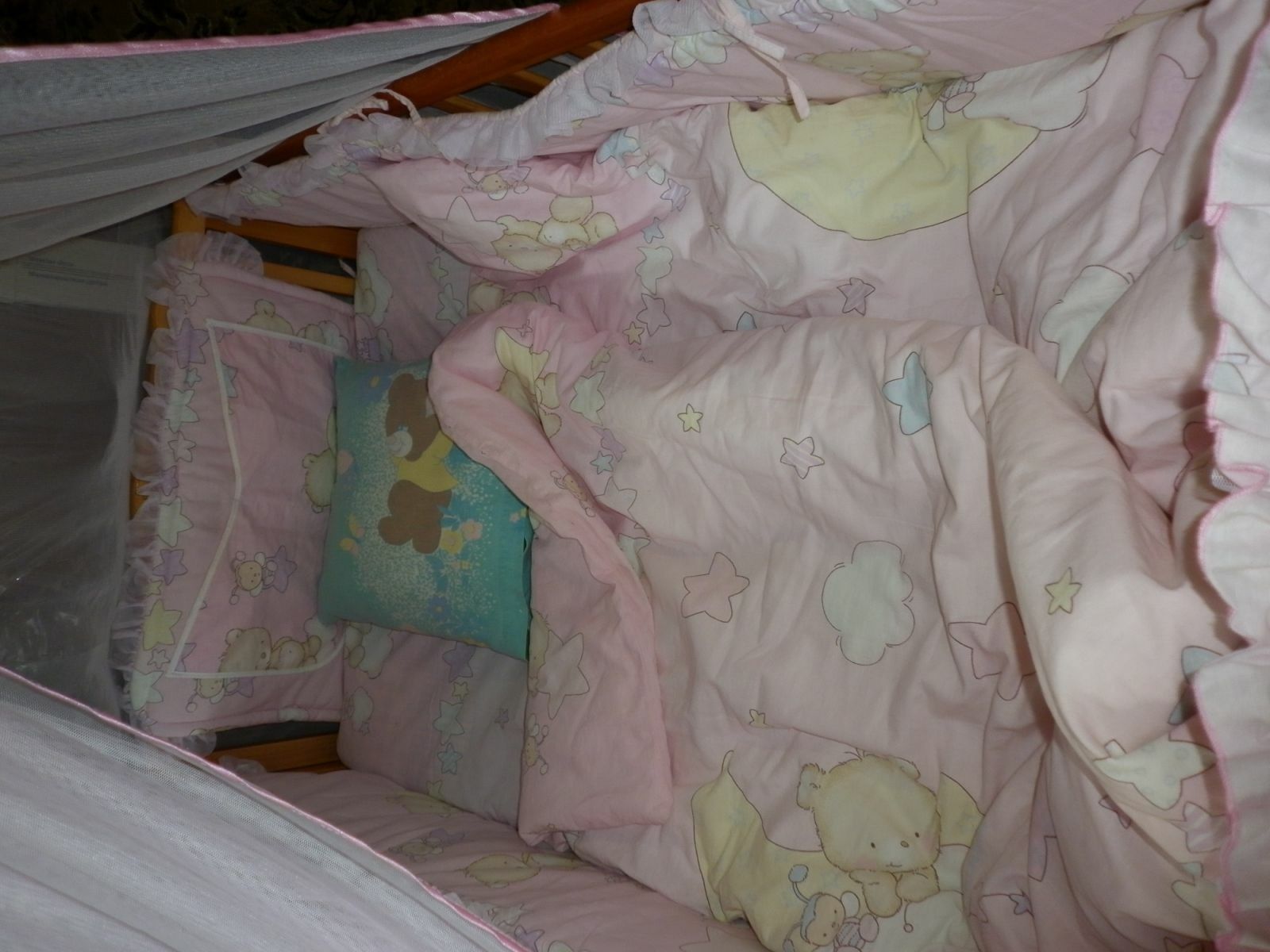 Детская кроватка с защитой и балдахин
