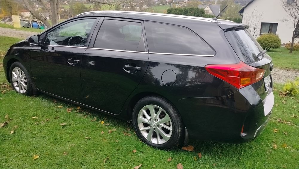 Toyota Auris kombi