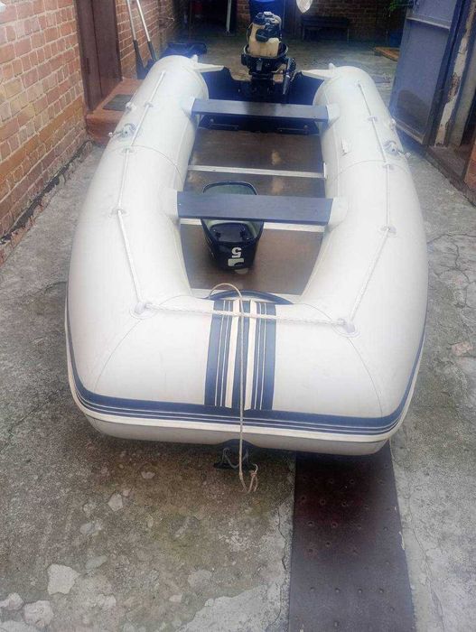 Продам Лодку с мотором