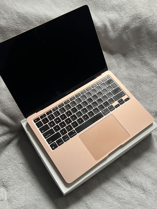 Macbook m1 8/256 gold (супер стан)