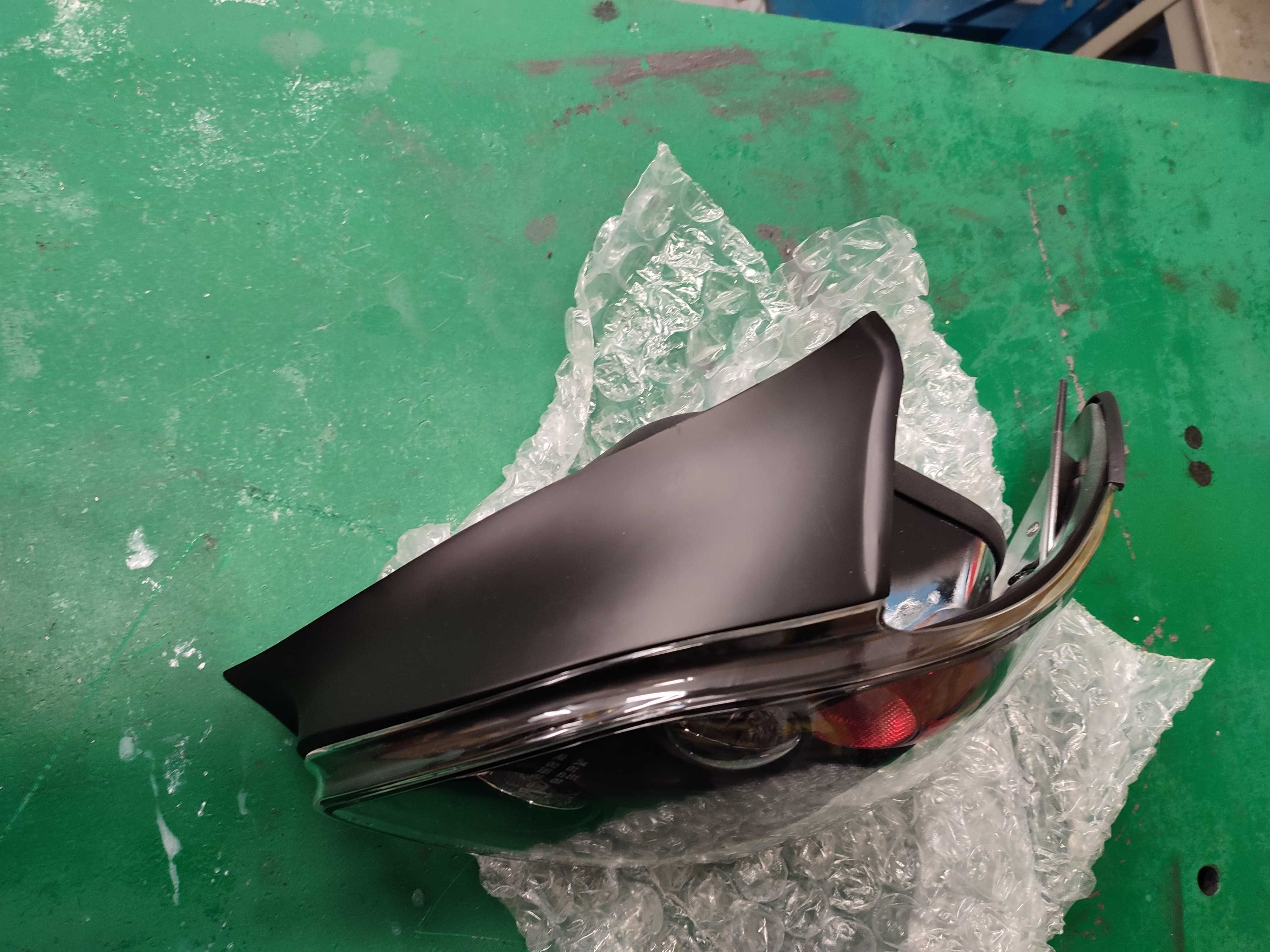 Peugeot 206 LAMPA Prawy tył HB Black NOWA!