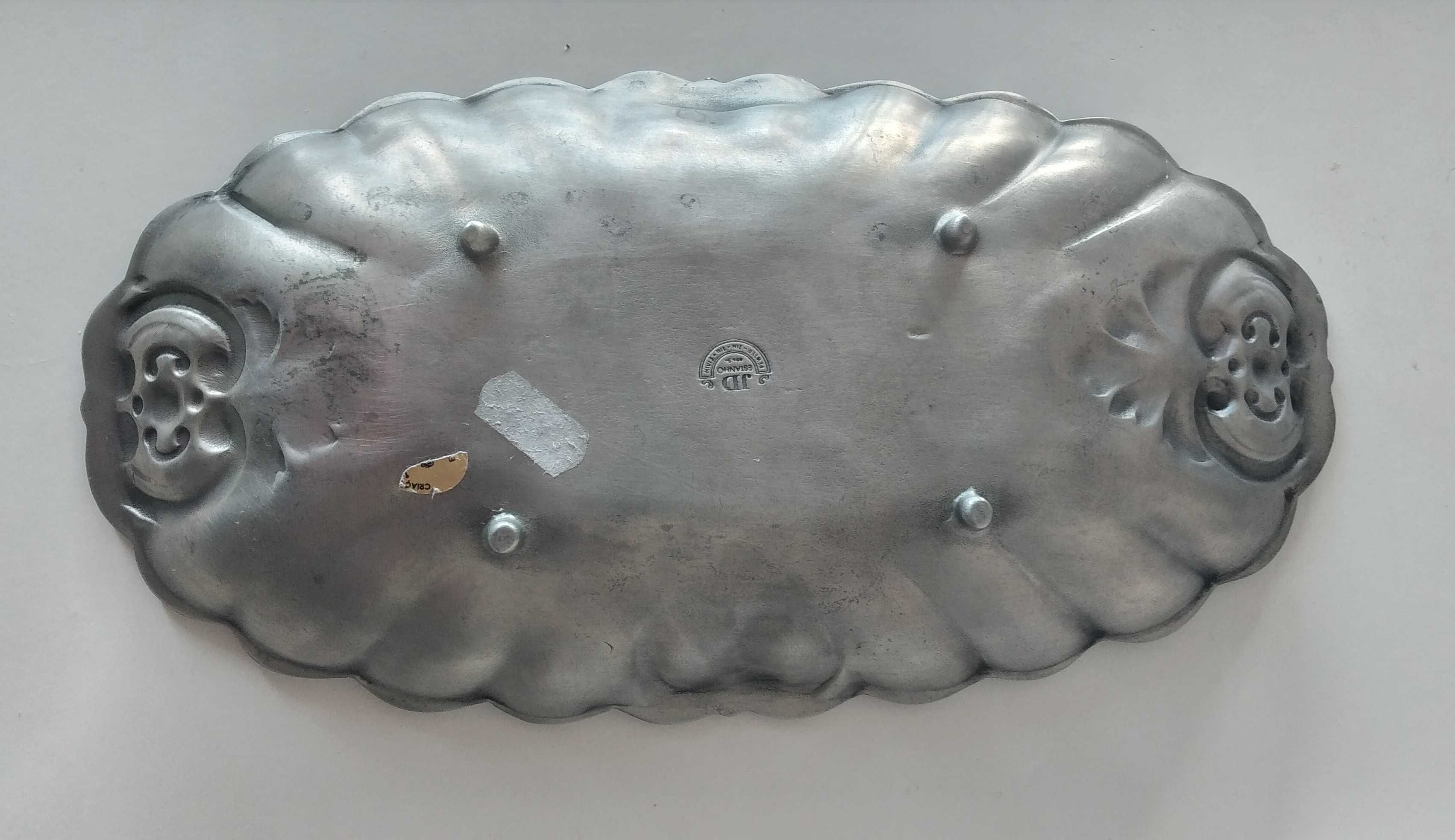 Elegante covilhete/centro de mesa em estanho artístico a 95%, de 4 pés