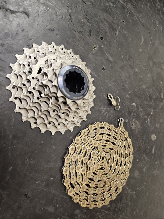 Kaseta shimano ultegra CS R8000  11s w komplecie z lłańcuchem KMC