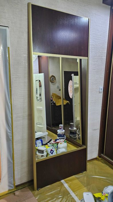 Drzwi przesuwne z lustrem