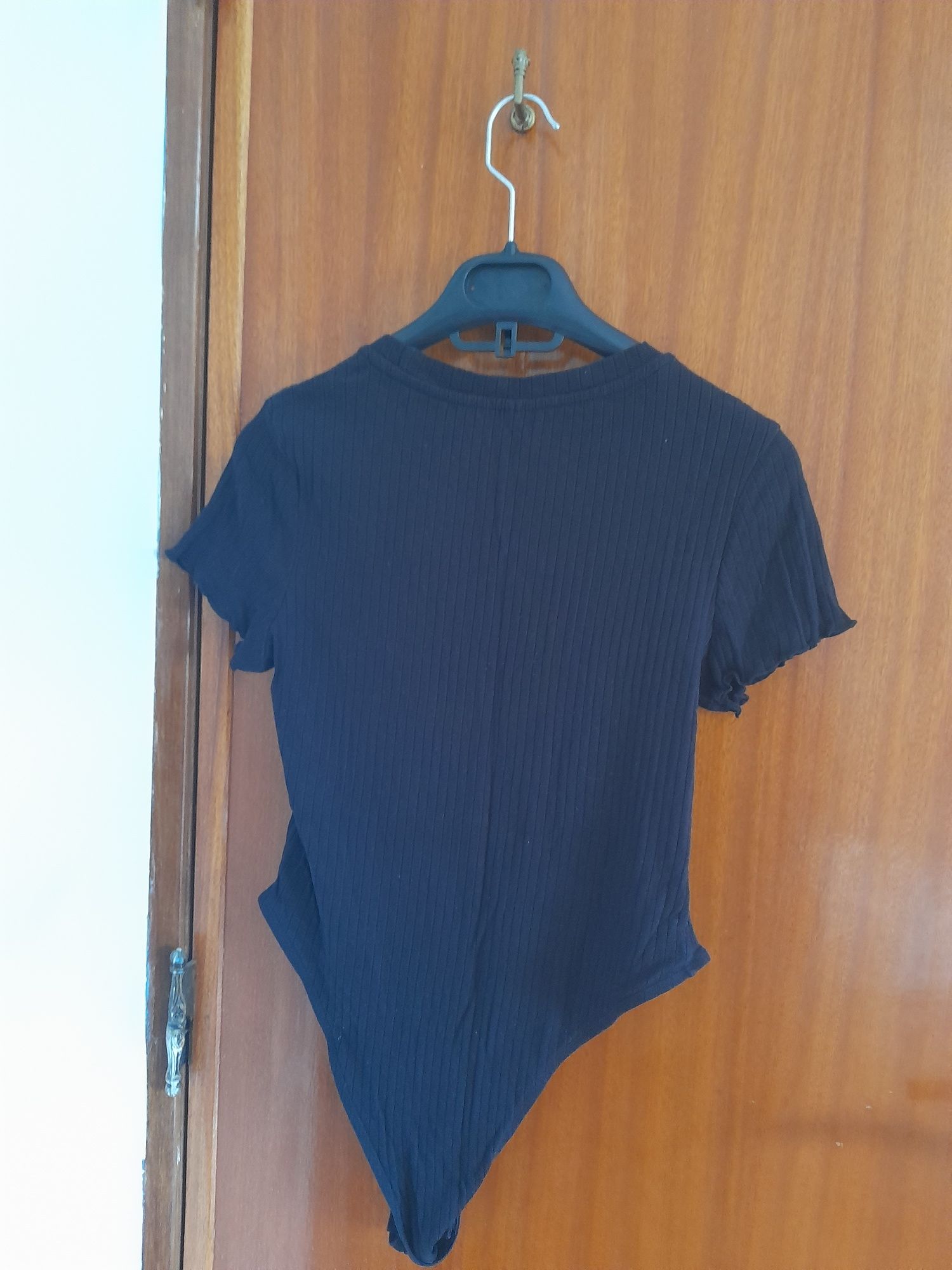 Body preto com portes incluídos