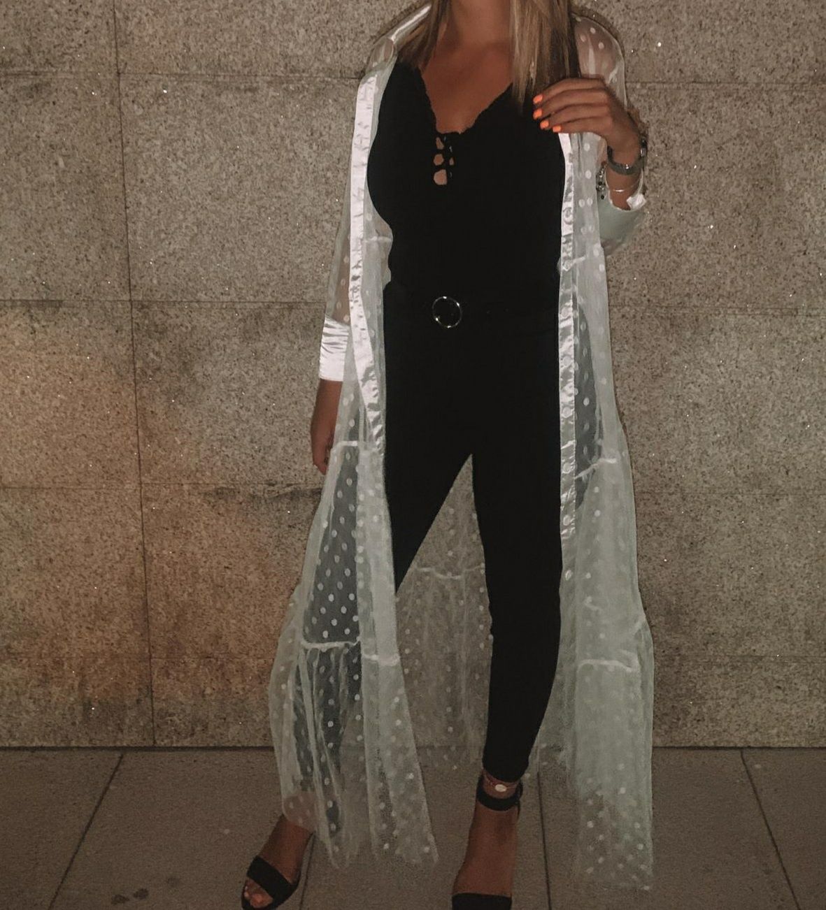 Kimono de renda branco com bolinhas