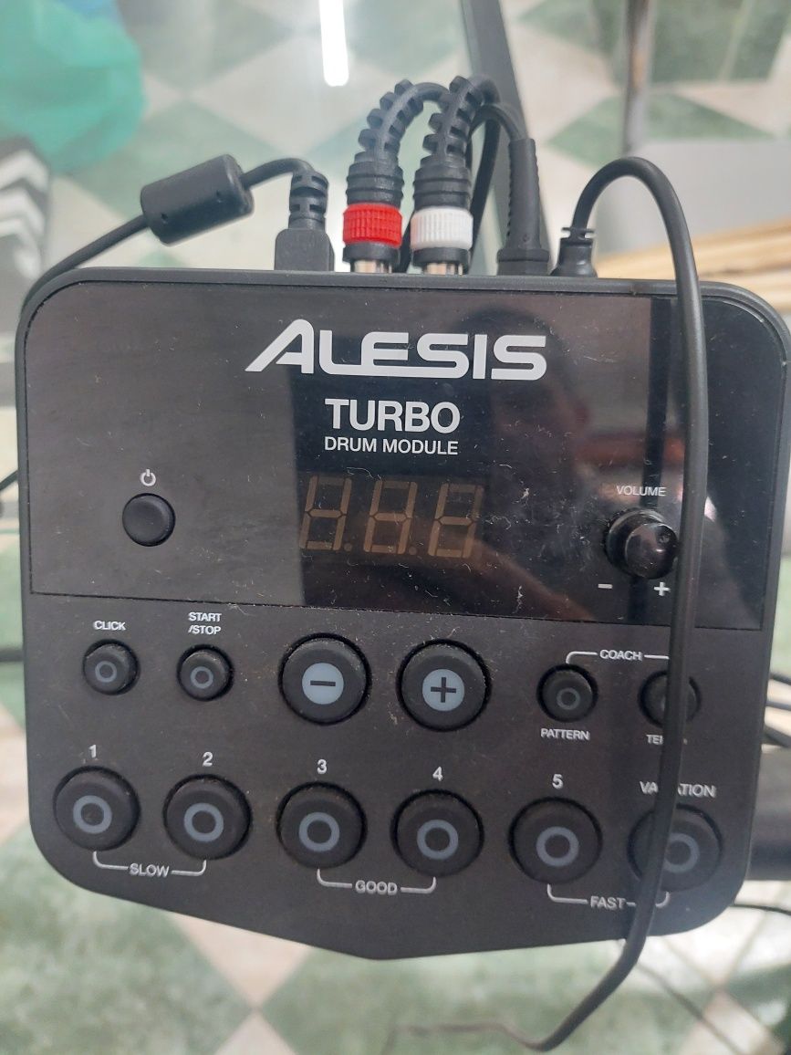 Bateria eletrónica alesis