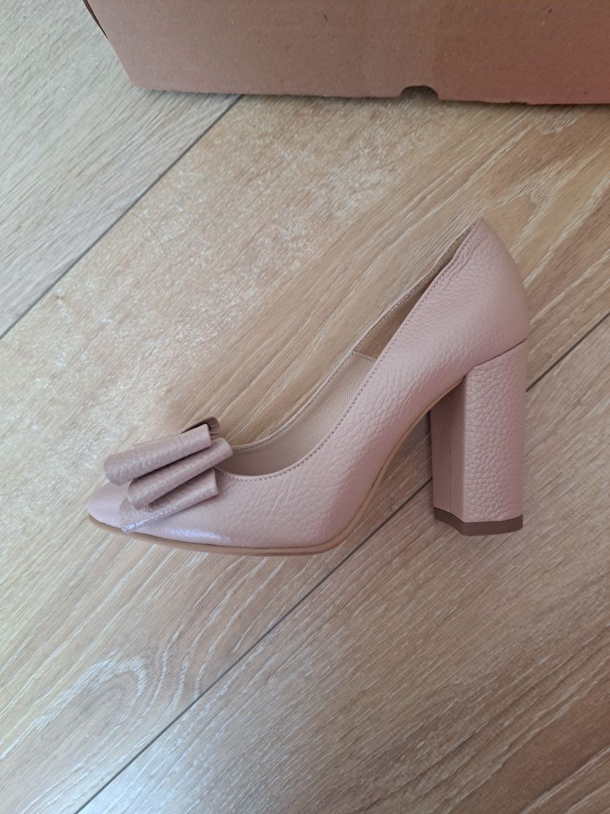 Buty czolenka na slupku pudrowy roz wesele rozmiar 34