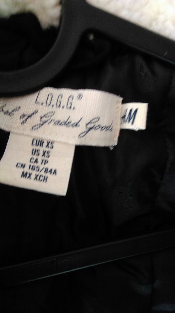H&M р.46-48 чёрная с капюшоном куртка мужская