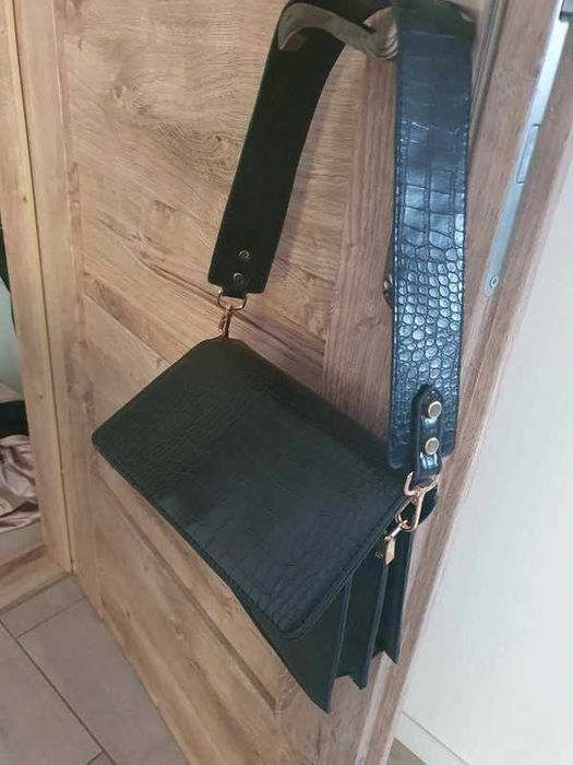 Torebka jak nowa motyw węża odpinany pasek