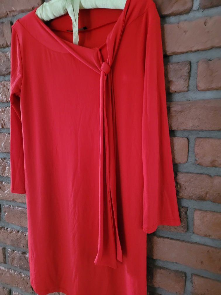 Czerwona sukienka, tunika Mohito, ciążowa