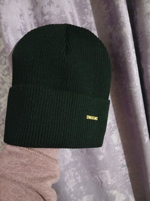 Нові шапки по 200 грн