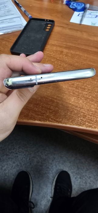 Продам samsung S21 Plus