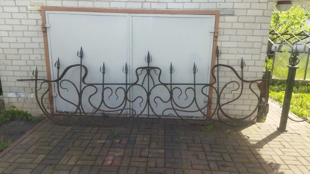 Паркан кований 4.5 м. Довжина 1.5 висота.