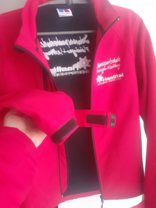 Продам куртка ветровка RUSSELL на флісе.