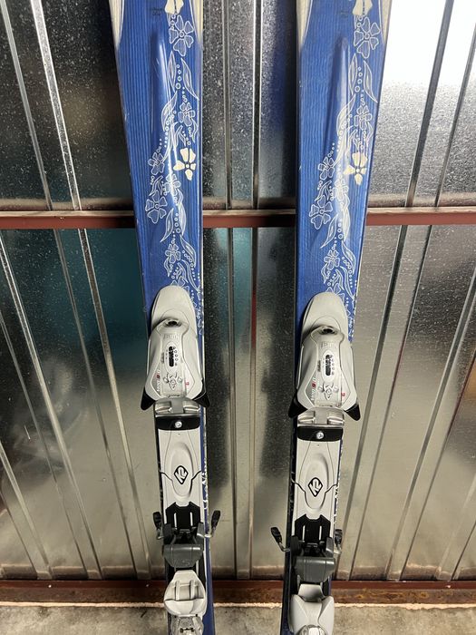 Damskie narty K2 Magic Luv, taliowane.