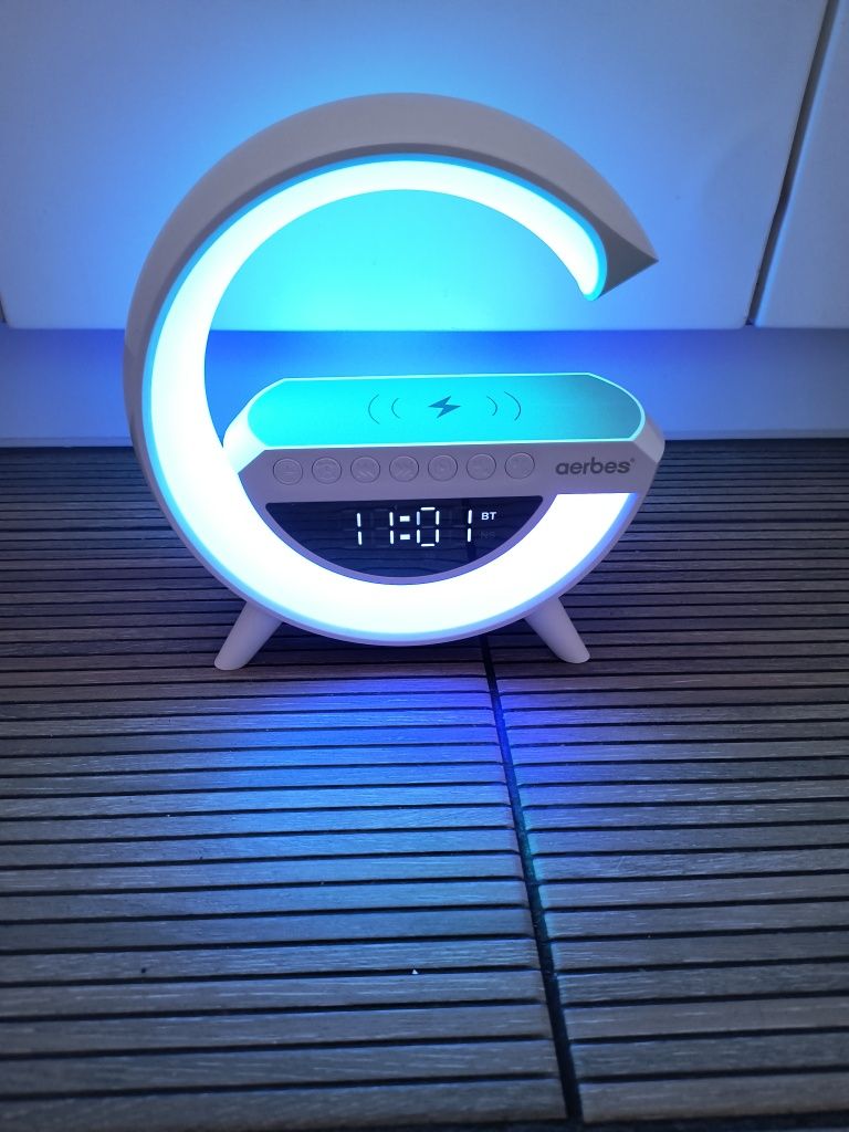 Inteligentna lampka LED gamingowa głośnik radio zegar