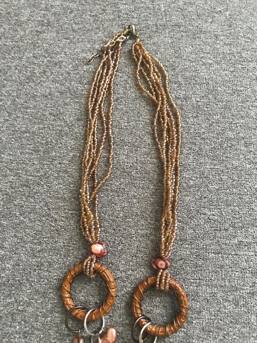 Colar de senhora.