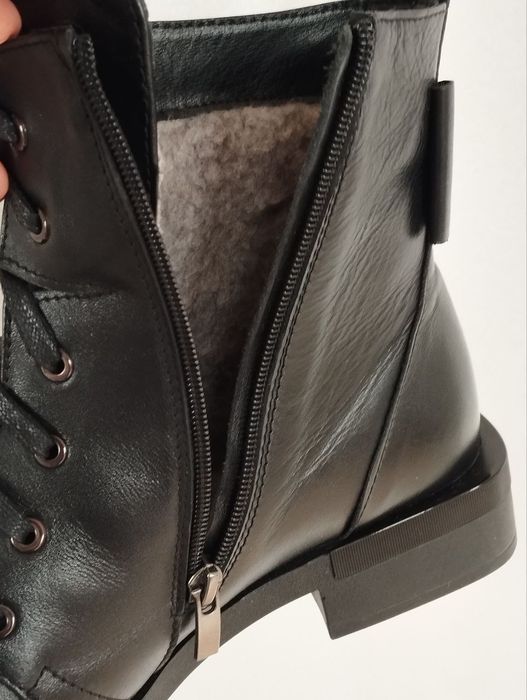 Жіночі практичні черевички.Шкіра натуральна,овчина,новенькі,розмір 39.