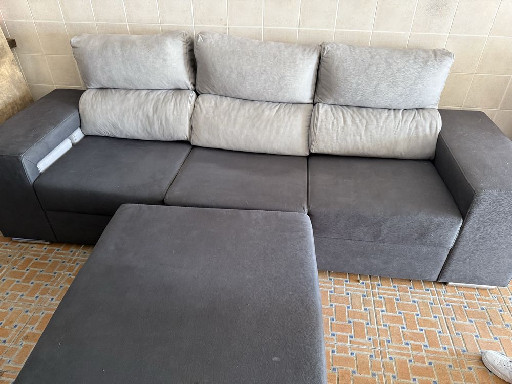 Sofá 3 lugares com 2 puff e chaise-loungue/mesa de centro