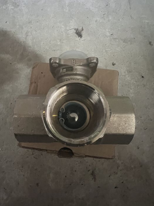 Клапан трьохходовий , R3025-10B-2, нові, в наявності 3 шт