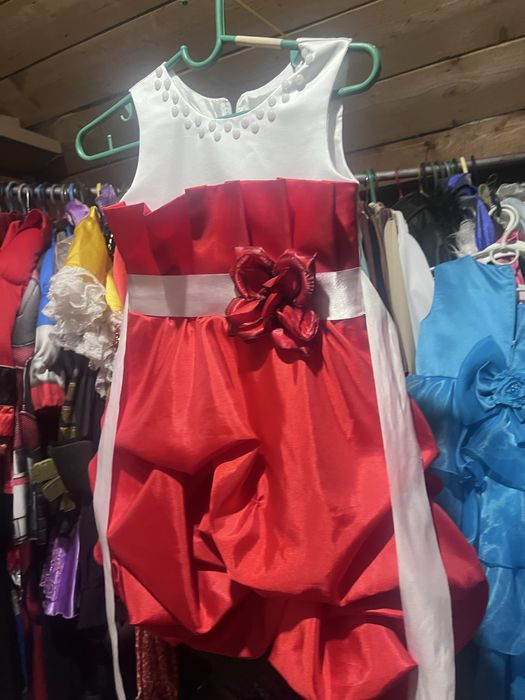 Розпродаж  нарядні плаття всі по 250 гривень