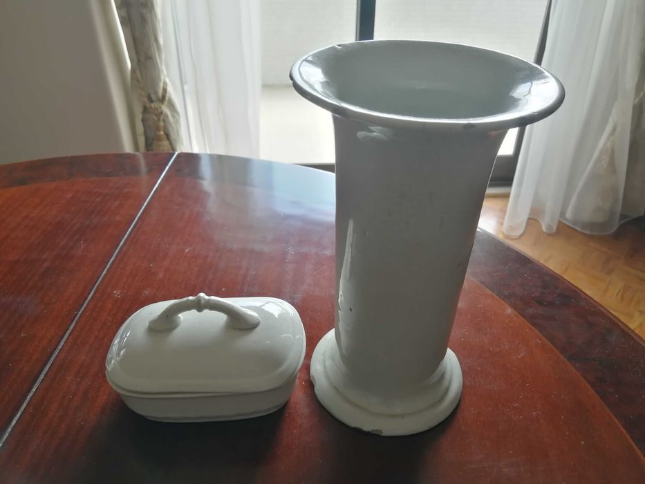 Jara de Altar e Caixa de loiça - peças antigas