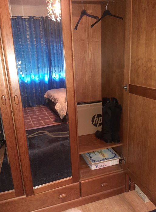 Armário de madeira pinho de mel