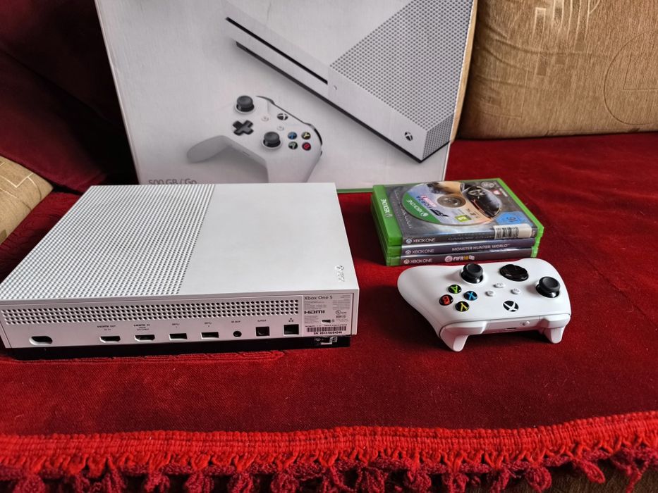 Xbox One S
Xbox One S Series S X