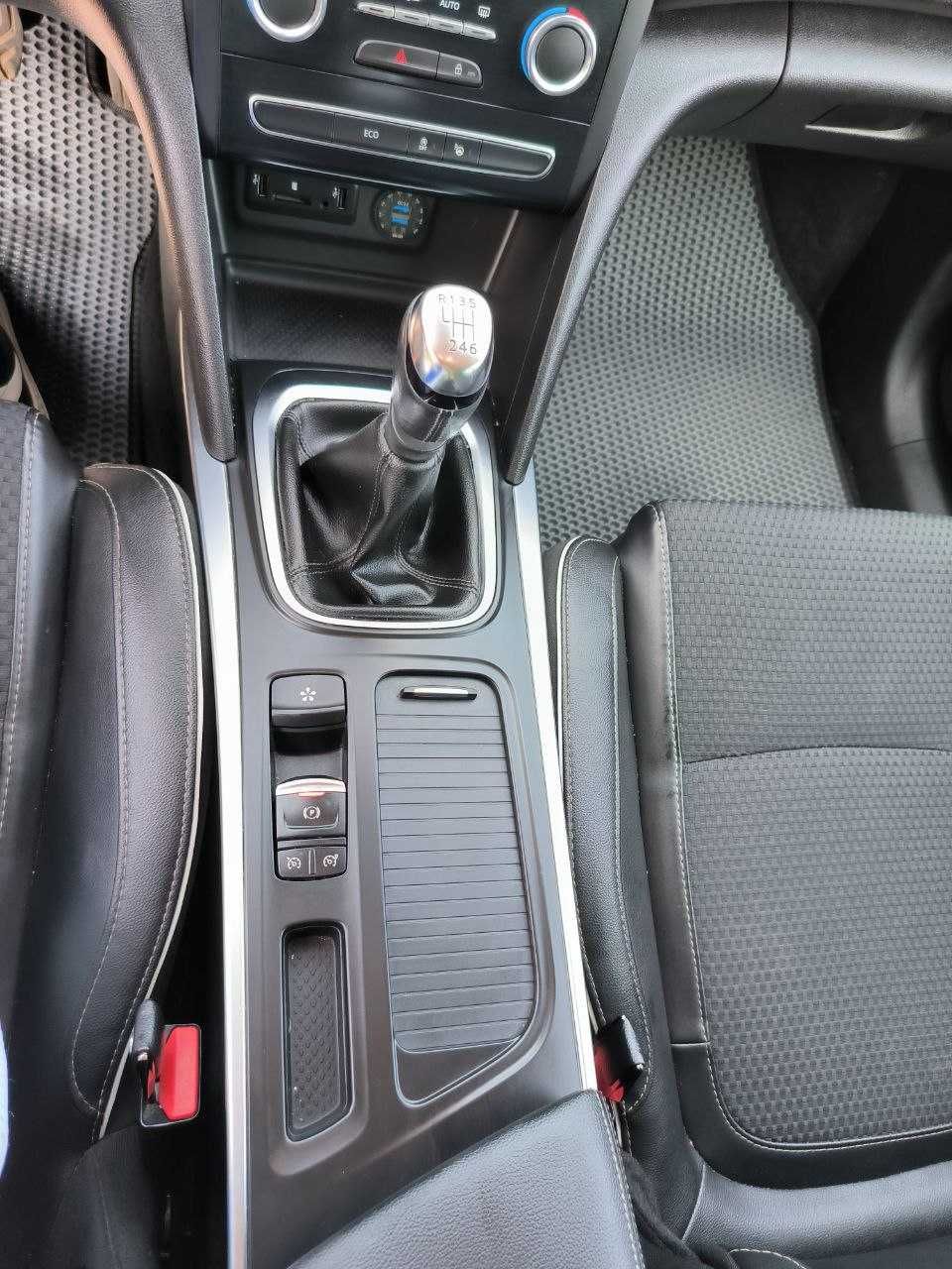 Renault Megane BOSE