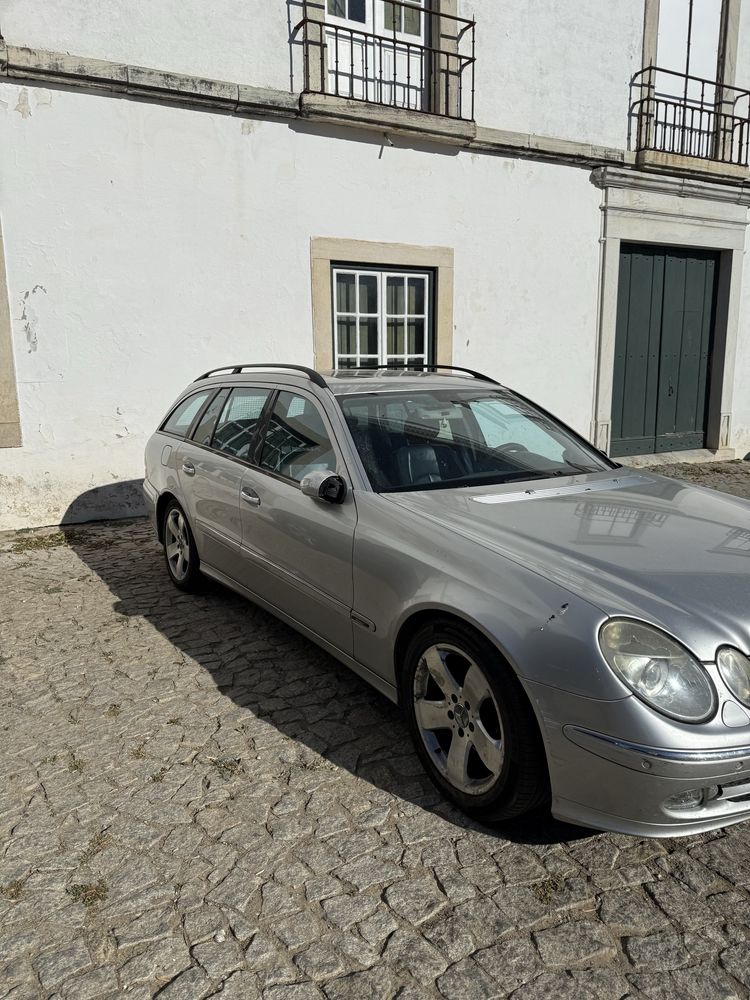 Mercedes E270.