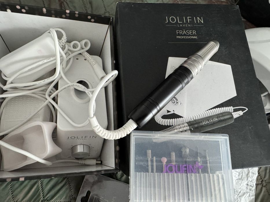 Фрейзер та лампа для манікюру з Німеччини