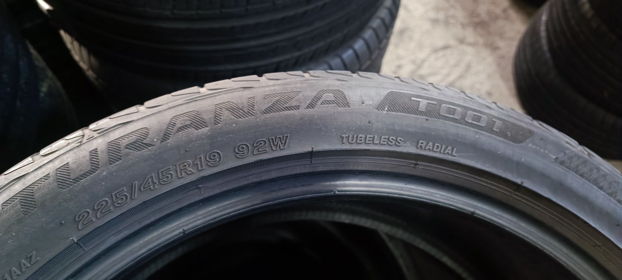 225/45 R19 Bridgestone Turanza T001 Шини бу літо Склад 245 45