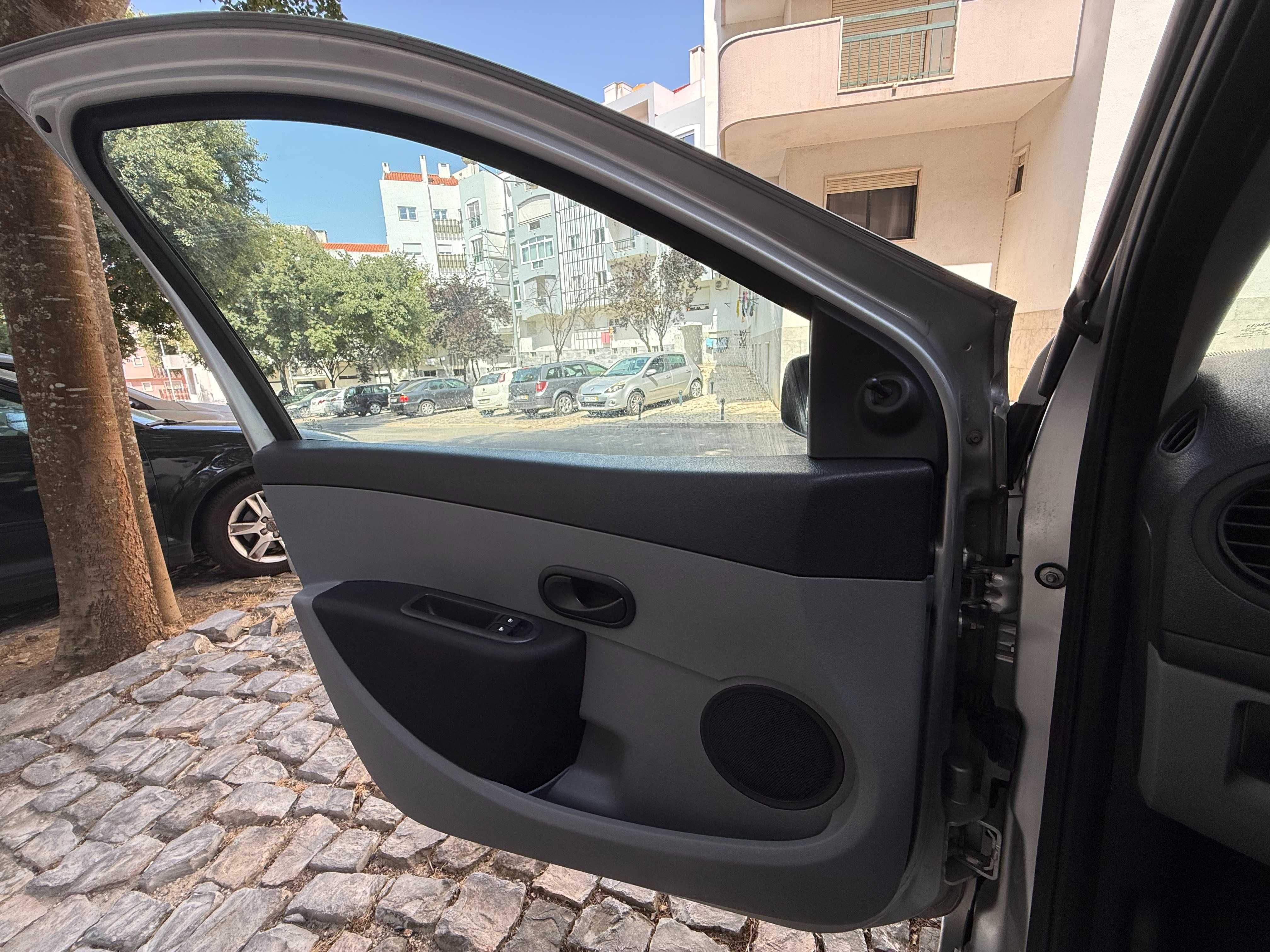 Renault Clio 1.2 16V Confort – Fiável, Económico e Pronto a Andar
