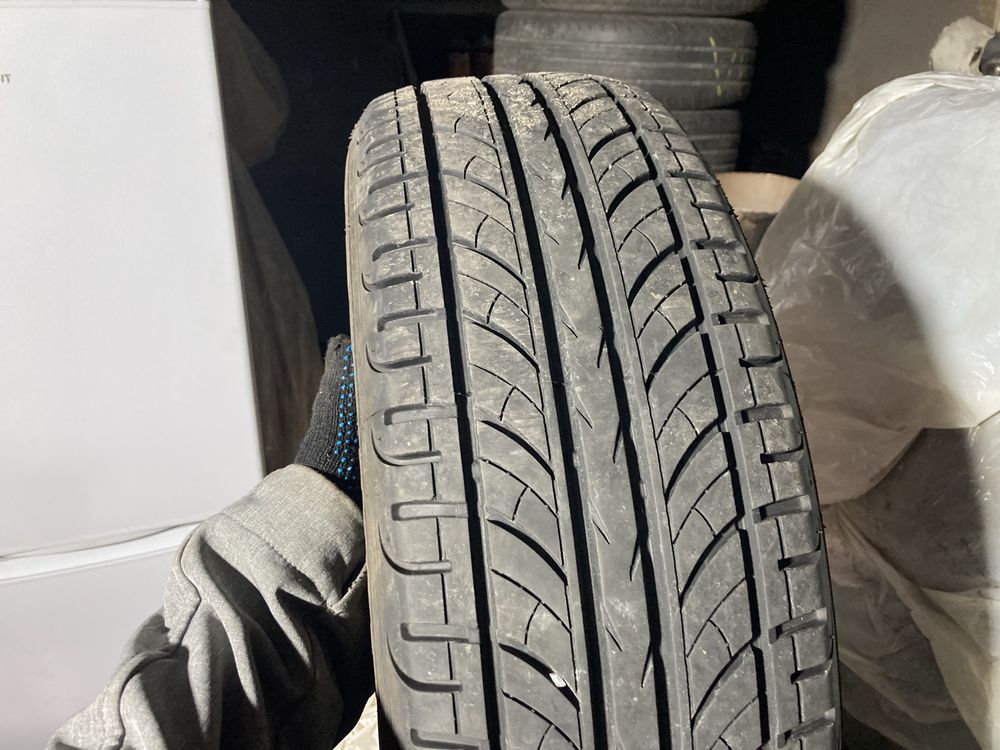 Продам резину Premiorri Solazo 215/65 R16